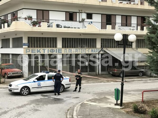 Λάρισα: Χειροβομβίδα χωρίς περόνη σε αυλή μονοκατοικίας- Πυροτεχνουργοί και στρατός απέκλεισαν την περιοχή