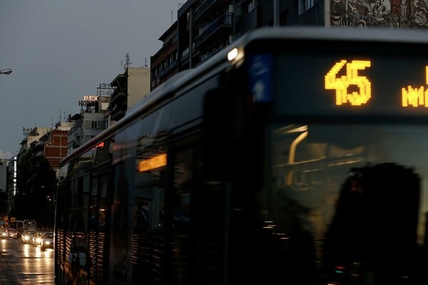 Προβλήματα στα δρομολόγια των λεωφορείων λόγω χιονόπτωσης