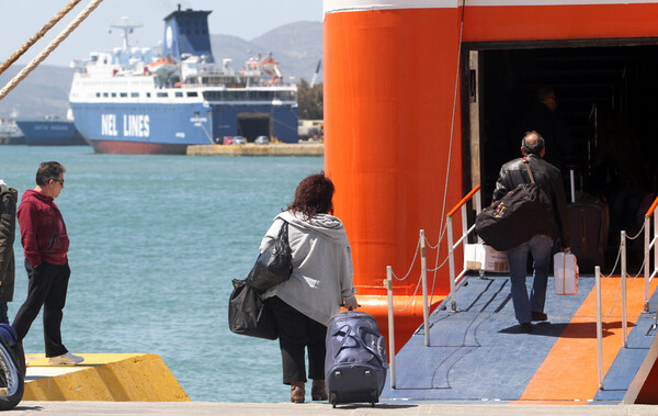 Αυξημένη η κίνηση στα λιμάνια-Φεύγουν οι εκδρομείς του Πάσχα