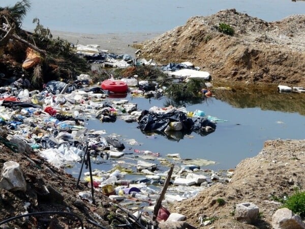 Κομισιόν: Η Ελλάδα αντιμετωπίζει σημαντικές δυσκολίες στην εφαρμογή της περιβαλλοντικής νομοθεσίας της ΕΕ