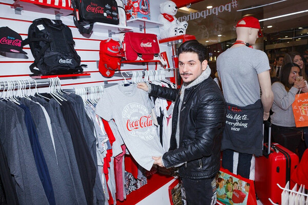 Coca-Cola Pop-Up Store: Νο1 προορισμός και αυτά τα Χριστούγεννα!