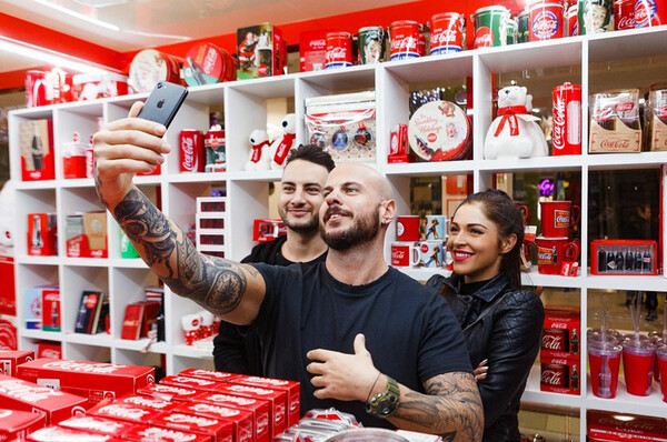 Coca-Cola Pop-Up Store: Νο1 προορισμός και αυτά τα Χριστούγεννα!