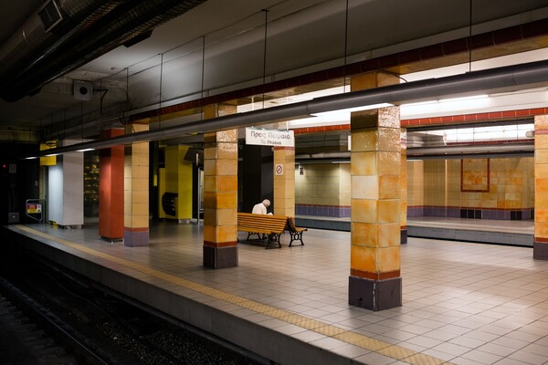 Ανοιχτοί για τη φιλοξενία αστέγων όλο το 24ωρο τρεις σταθμοί του μετρό
