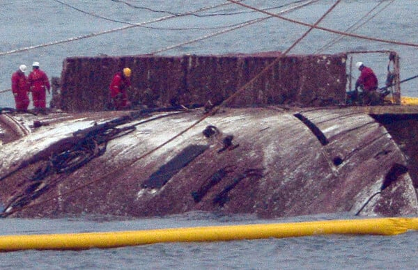 Νότια Κορέα: 1.073 ημέρες μετά, το ναυάγιο του Sewol αναδύεται από τα κύματα