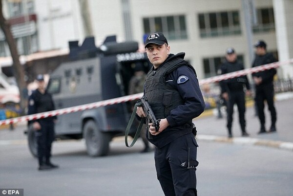 Τουρκία: Έκδοση ενταλμάτων σύλληψης για 243 στελέχη των ενόπλων δυνάμεων