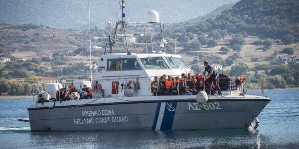 Εντοπίστηκαν οι πρόσφυγες που αναζητούνταν ανοιχτά της Πύλου - Θα οδηγηθούν στο Κατάκολο