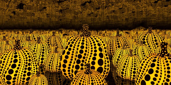 Ο παράξενος, εκθαμβωτικός κόσμος της Yayoi Kusama