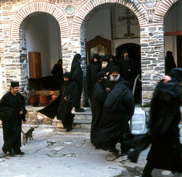 Γιατί οι Αθωνίτες μοναχοί είναι από τους καλύτερους μάνατζερ διεθνώς