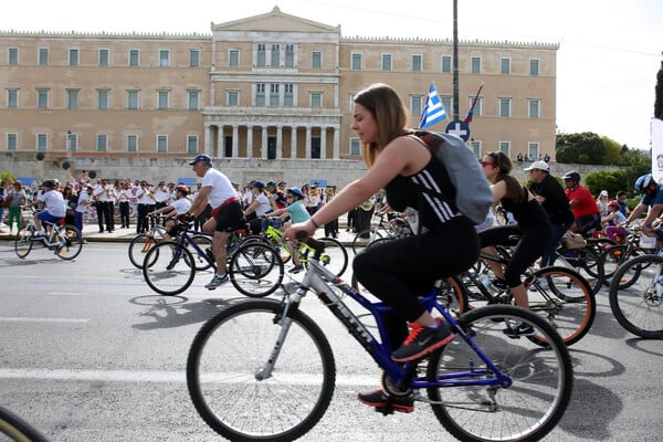 Αγαπητοί ποδηλάτες, οι δρόμοι της Αθήνας δεν είναι ετάπ του Tour de France