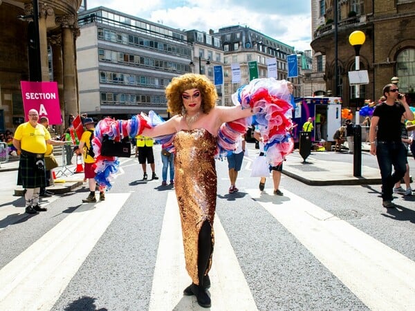 London Pride: Φωτογραφίες από την μεγάλη παρέλαση Υπερηφάνειας του Λονδίνου