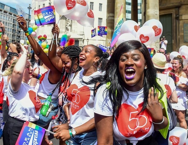 London Pride: Φωτογραφίες από την μεγάλη παρέλαση Υπερηφάνειας του Λονδίνου