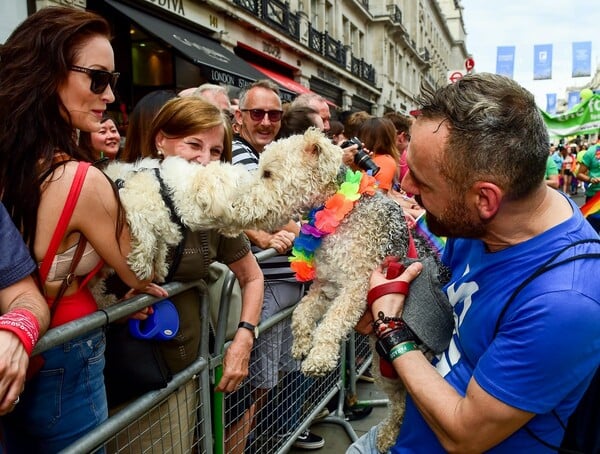 London Pride: Φωτογραφίες από την μεγάλη παρέλαση Υπερηφάνειας του Λονδίνου