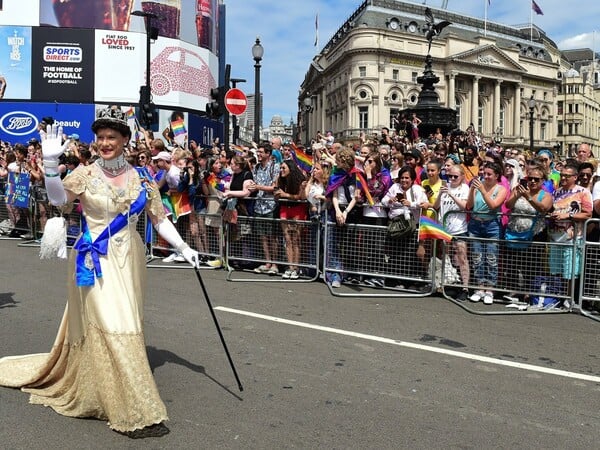 London Pride: Φωτογραφίες από την μεγάλη παρέλαση Υπερηφάνειας του Λονδίνου