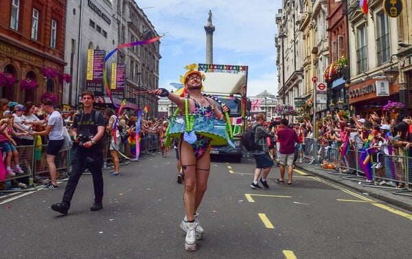 London Pride: Φωτογραφίες από την μεγάλη παρέλαση Υπερηφάνειας του Λονδίνου