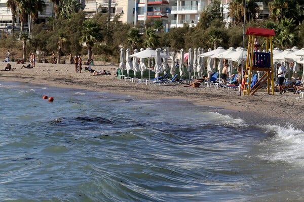 Μαύρισε ξανά ο Άγιος Κοσμάς- Επέστρεψε η ρύπανση