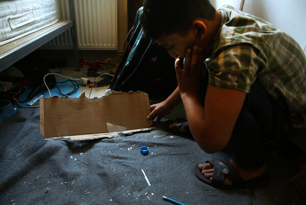 Φωτογραφίες και βίντεο από την επίθεση στο σπίτι του 11χρονου Αμίρ