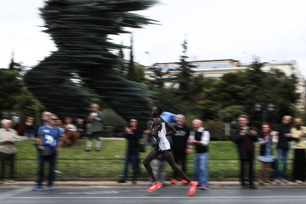 Η Αθήνα τρέχει - Φωτογραφίες από τον 35ο Αυθεντικό Μαραθώνιο