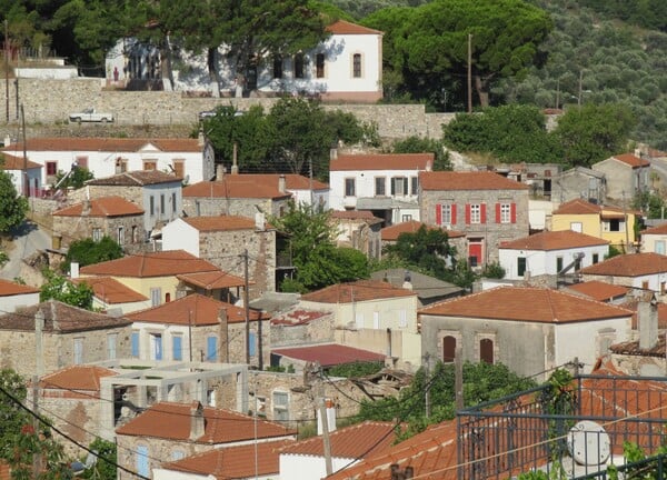 Για το χωριό της μητέρας μου, τη Βρισά