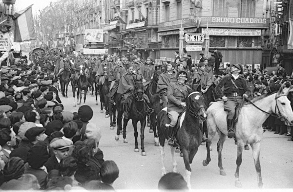 Perez de Rosas. Φωτογραφικό χρονικό της Βαρκελώνης (1931-1954).