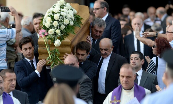 Χιλιάδες άνθρωποι στην κηδεία της δολοφονημένης Ντάφνι Γκαλιζία στην Μάλτα