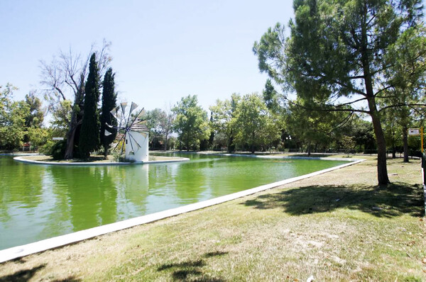 Πώς είναι να ζεις και να μοιράζεσαι ανάμεσα σε δύο γειτονιές αλλά να τις αγαπάς εξίσου;