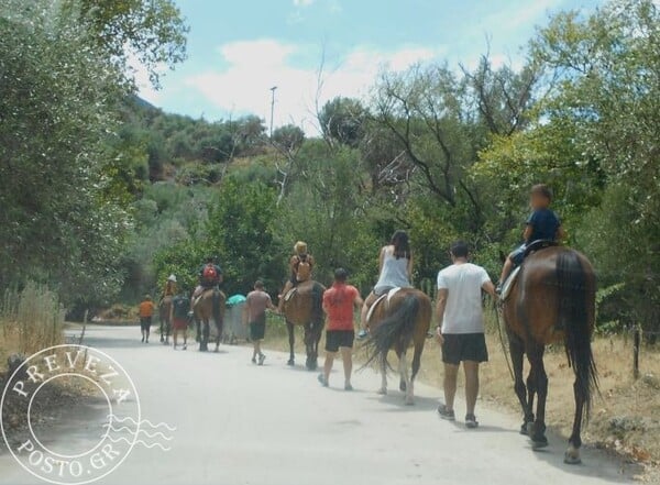 Η Τζολί στον Αχέροντα - Αυτές οι φωτογραφίες που κυκλοφόρησαν φέρονται να την δείχνουν με τα δυο της παιδιά στην Πρέβεζα