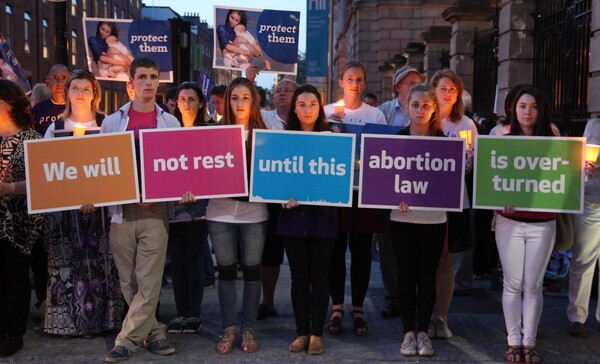 Το Ανώτατο Δικαστήριο της Βρετανίας θα εξετάσει την απαγόρευση των αμβλώσεων στη Β. Ιρλανδία