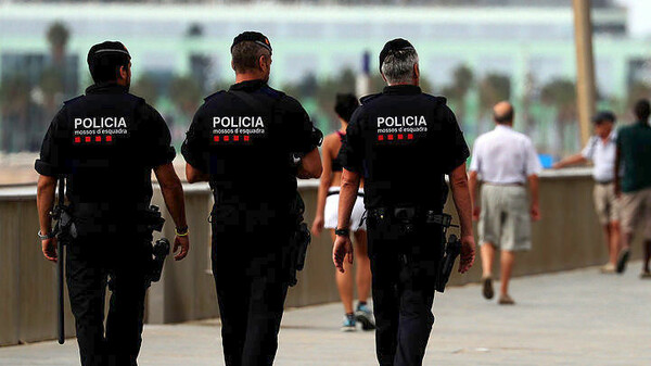 Καταλονία: Εντολή στην αστυνομία να αποκλείσει τα εκλογικά τμήματα για να μη γίνει το δημοψήφισμα