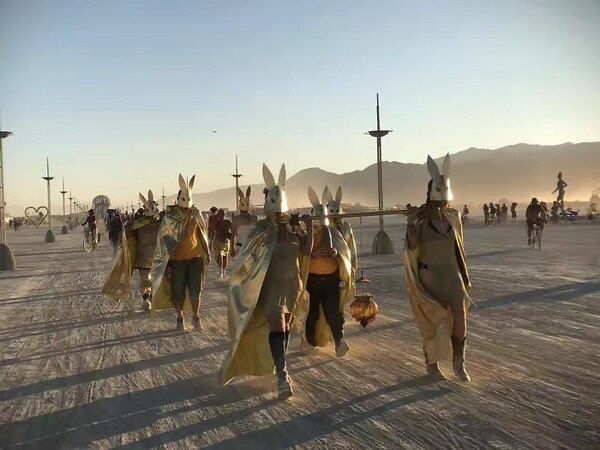 Burning Man 2017 - 60 φωτογραφίες από την δυστοπική μητρόπολη στην έρημο Νεβάδα