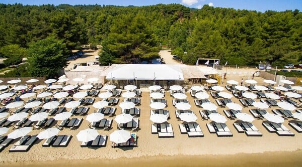 «Λουκέτο» σε ένα από τα πιο γνωστά beach bar της Χαλκιδικής για μη έκδοση αποδείξεων