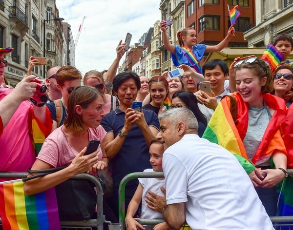 London Pride: Φωτογραφίες από την μεγάλη παρέλαση Υπερηφάνειας του Λονδίνου