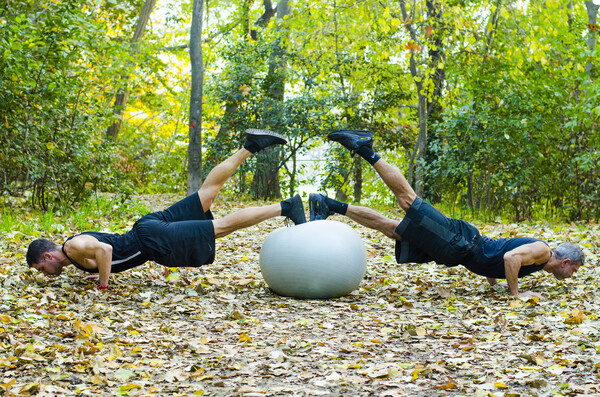 8 ασκήσεις pilates στο Άλσος Πευκών στη Θεσσαλονίκη