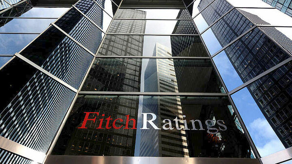 Ο οίκος Fitch αναβάθμισε την πιστοληπτική ικανότητα της Ελλάδας σε B-