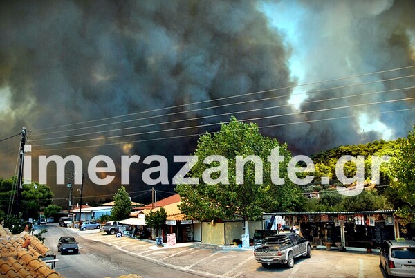 Σκηνές πανικού στη φλεγόμενη Ζάκυνθο - Καμένα σπίτια και καταστήματα και εκρήξεις