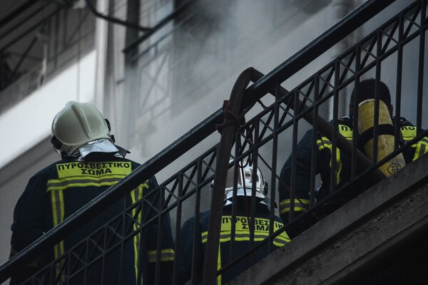 Πυρκαγιά σε διαμέρισμα στον Νέο Κόσμο - Απεγκλωβίστηκαν 4 παιδιά