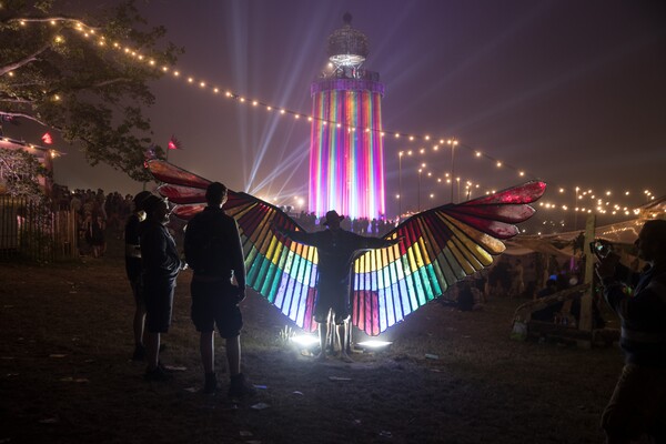 To φεστιβάλ Glastonbury ξεκίνησε - Χιλιάδες άνθρωποι συγκεντρώθηκαν για τη μεγάλη γιορτή της μουσικής