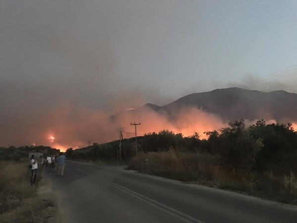 Σε πύρινο κλοιό με δύο πυρκαγιές παραμένει η ανατολική Μάνη