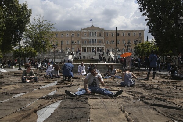 Documenta 14: Αιχμηρή απάντηση στα περί χρεοκοπίας της διοργάνωσης και παρασκήνιο