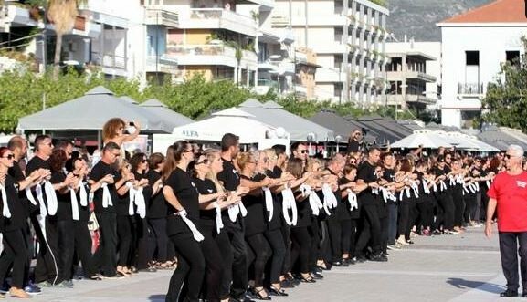 648 άνθρωποι χόρεψαν όλοι μαζί Καλαματιανό και μπήκαν στο βιβλίο των ρεκόρ Γκίνες