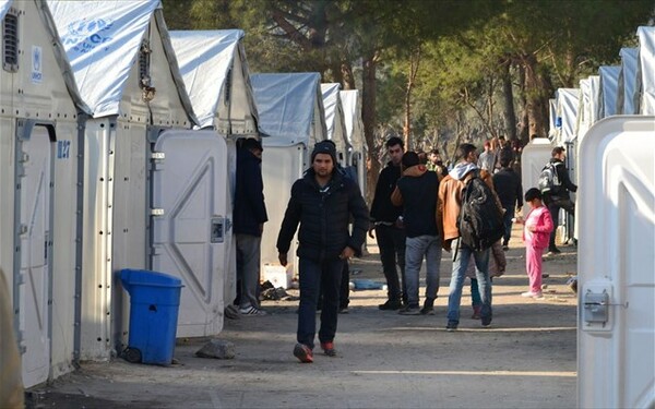 Να τεθεί τέλος στην πολιτική περιορισμού των προσφύγων στα νησιά ζητούν 20 ΜΚΟ από τον Τσίπρα