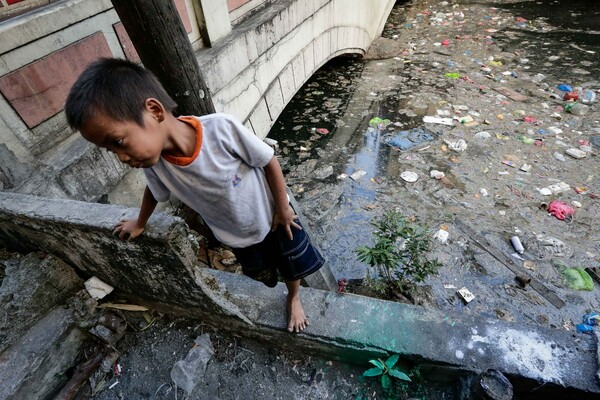 UNICEF: 2,1 δισεκατομμύρια άνθρωποι, δεν έχουν πρόσβαση σε ασφαλές και άμεσα διαθέσιμο νερό στο σπίτι