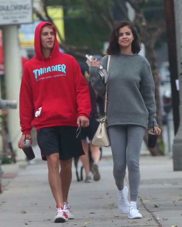 Justin Bieber και Selena Gomez είναι και πάλι ζευγάρι και πάνε όλη την ώρα στην εκκλησία