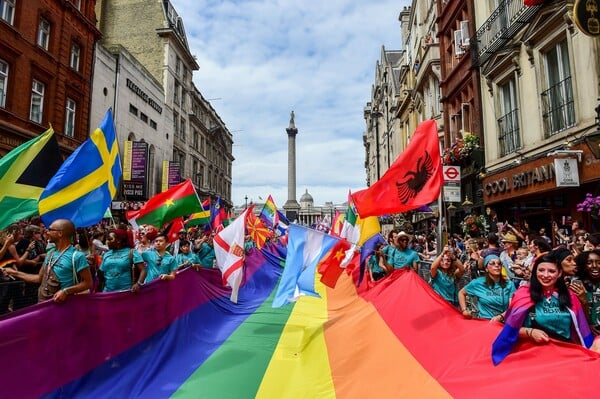 London Pride: Φωτογραφίες από την μεγάλη παρέλαση Υπερηφάνειας του Λονδίνου