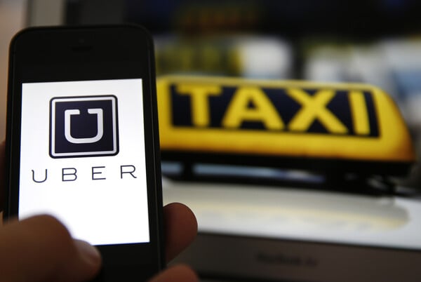 Η Uber χάνει την άδεια λειτουργίας της στο Λονδίνο