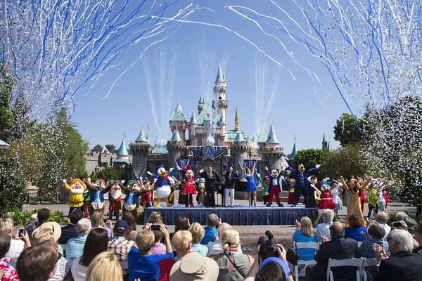 Μία διακοπή ρεύματος στη Disneyland «παγίδευσε» επισκέπτες σε παιχνίδια