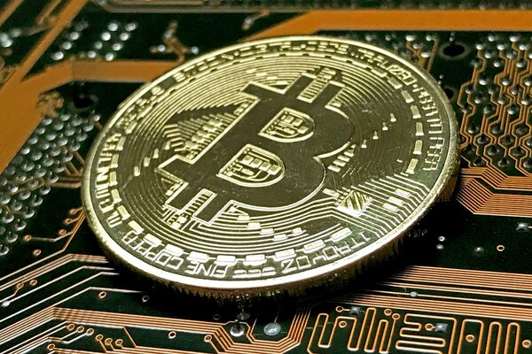 Μεγάλη βουτιά για το bitcoin - Υποχώρησε κάτω από τα 14.000 δολάρια