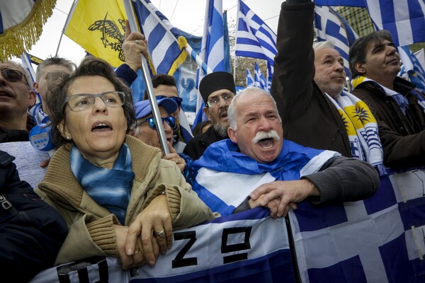 Πλημμυρίζει κόσμο το κέντρο της Αθήνας για το συλλαλητήριο