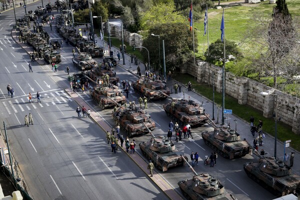 Η στρατιωτική παρέλαση της Αθήνας για την 25η Μαρτίου - ΦΩΤΟΓΡΑΦΙΕΣ