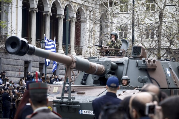 Η στρατιωτική παρέλαση της Αθήνας για την 25η Μαρτίου - ΦΩΤΟΓΡΑΦΙΕΣ