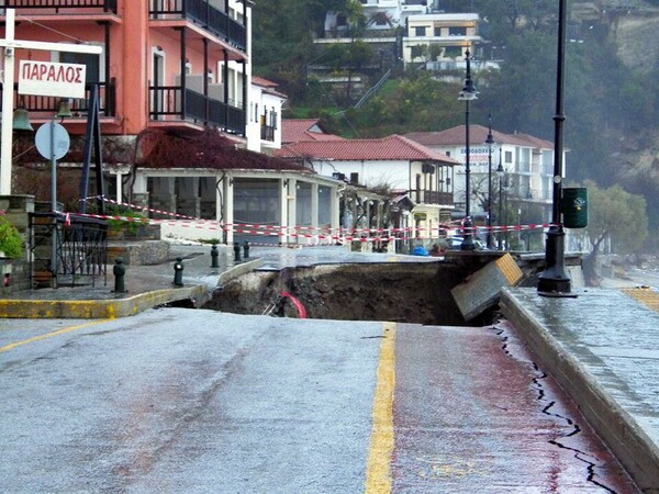 Κατέρρευσε ο δρόμος στον Άγιο Ιωάννη Πηλίου λόγω της κακοκαιρίας